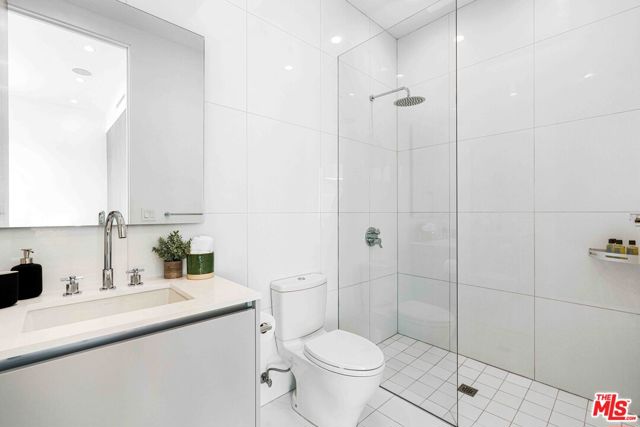 832 N Sierra Bonita Avenue, Los Angeles CA: https://media.crmls.org/mediaz/e9255132-1bff-44e1-a6eb-1deec7c49f86.jpg