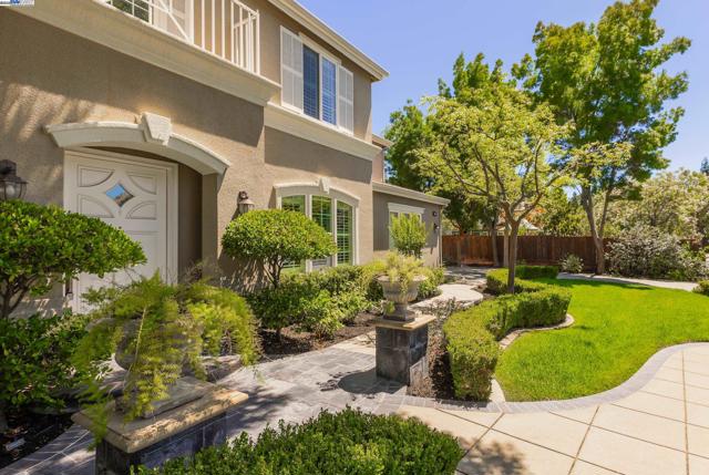 5633 Selena Ct, Pleasanton CA: https://media.crmls.org/mediaz/e9258973-e981-4746-9a9d-34b439f82847.jpg