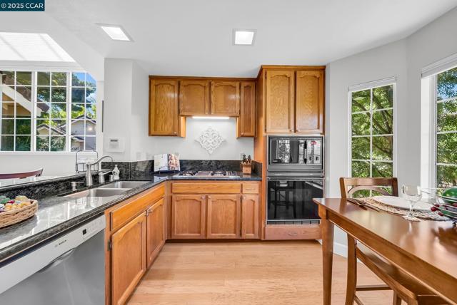 1618 Brush Creek Place, Danville CA: https://media.crmls.org/mediaz/e926086c-893b-49b9-a2c2-b814435565d2.jpg