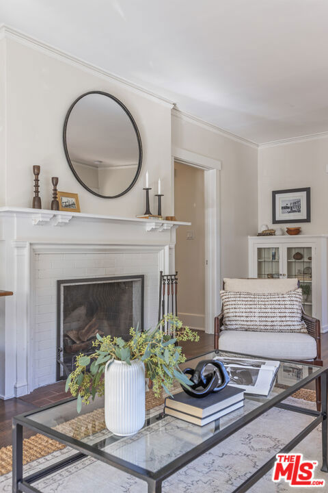 601 S Hudson Avenue, Pasadena CA: https://media.crmls.org/mediaz/e9266c5d-994f-4e18-96c4-accab8f1bf76.jpg