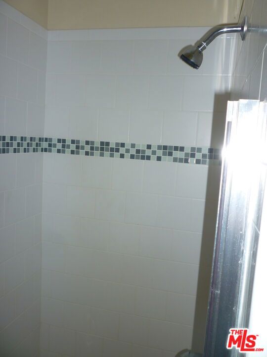 8456 Byrd Avenue, Inglewood CA: https://media.crmls.org/mediaz/e926746f-19ee-4bfc-8d59-7d7425153199.jpg