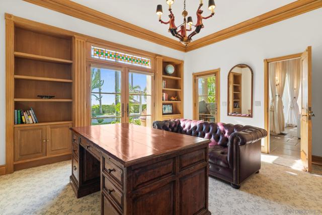 6692 La Jolla Scenic Dr S, La Jolla CA: https://media.crmls.org/mediaz/e926cd02-60f9-4794-a407-2d179b0f046c.jpg