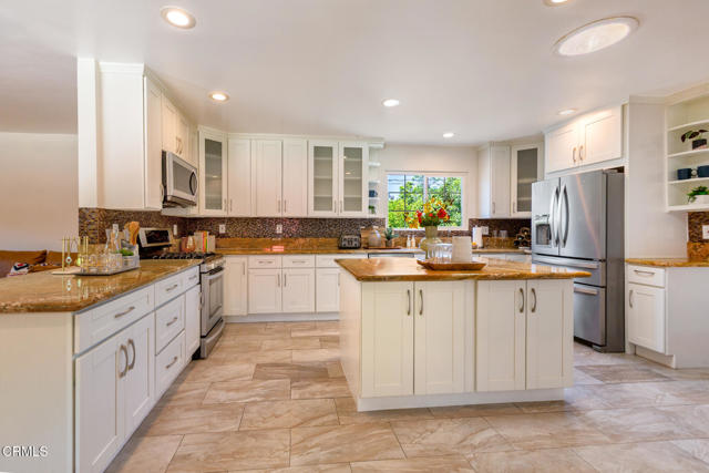 2767 Brookhill Street, La Crescenta CA: https://media.crmls.org/mediaz/e9274900-81d1-4165-82ec-b87aaf9e3b6f.jpg