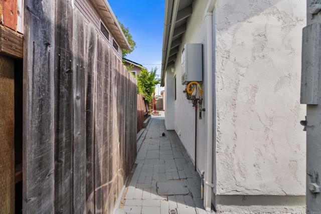 4551 Maryland Street, San Diego CA: https://media.crmls.org/mediaz/e9276395-63c3-4430-8237-6bbea0af3ca3.jpg