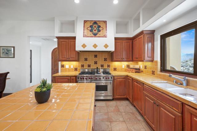 72275 Upper W Way, Palm Desert CA: https://media.crmls.org/mediaz/e92796d9-af06-429d-be0a-921b0b80aba0.jpg