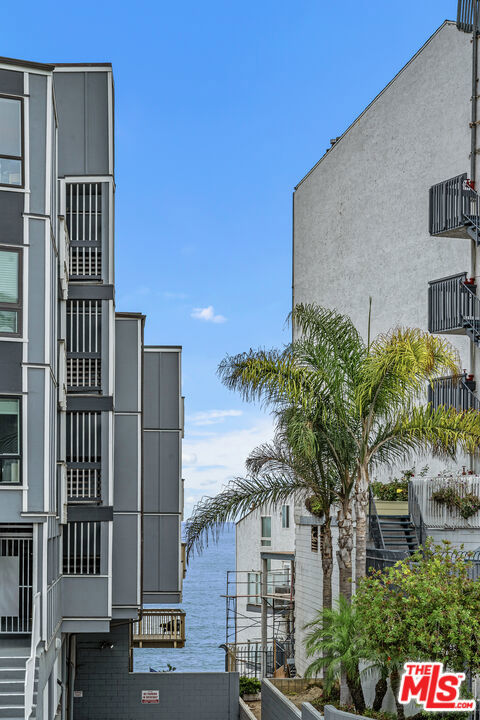 622 Esplanade, Redondo Beach CA: https://media.crmls.org/mediaz/e927d078-5ad4-4742-810c-7730964b3234.jpg