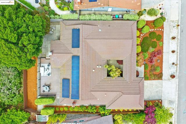 7927 Phaeton Dr, Oakland CA: https://media.crmls.org/mediaz/e927f474-9318-434a-b9ae-d93fc753470b.jpg