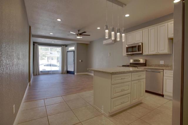 3012 4th Avenue, Sacramento CA: https://media.crmls.org/mediaz/e9281f59-7484-42b9-a49a-9004537ebf82.jpg