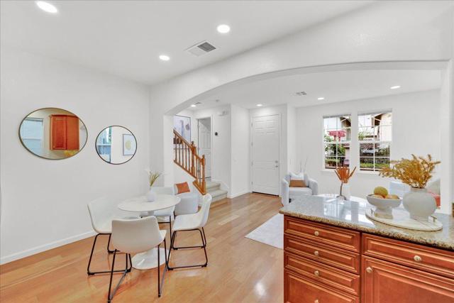 541 Ravenna Way, Hayward CA: https://media.crmls.org/mediaz/e928254f-0b62-4d36-80d2-5a718060aca5.jpg
