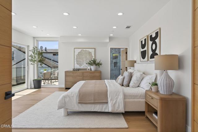 2407 Sunset Drive, Ventura CA: https://media.crmls.org/mediaz/e928362c-8cb5-4940-9cd1-4330bdfd4c36.jpg