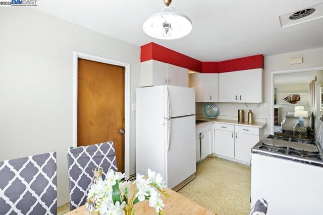 1677 Johnson St, San Leandro CA: https://media.crmls.org/mediaz/e92893cb-d3de-4b0f-9560-c231eded0603.jpg