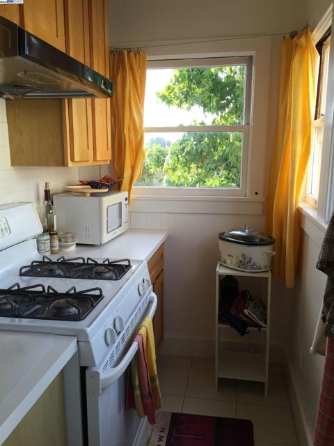 1621 E 38Th St, Oakland CA: https://media.crmls.org/mediaz/e9290b1e-177f-471d-8aea-8c1bd6aab555.jpg