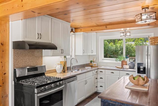 18 Upper Circle, Carmel Valley CA: https://media.crmls.org/mediaz/e9295ba2-d327-4ee7-af7f-dee2d0a26295.jpg