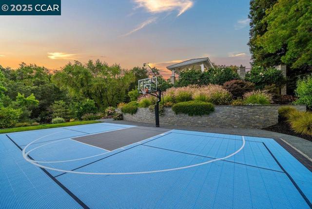 33 Los Arabis Circle, Lafayette CA: https://media.crmls.org/mediaz/e929acbf-2b88-4ac2-988a-14c827d3bd66.jpg