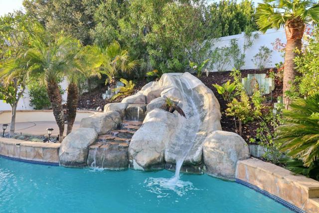 3140 Willow Creek Pl, Escondido CA: https://media.crmls.org/mediaz/e92b0b46-51f0-4f2a-8730-feffce403891.jpg