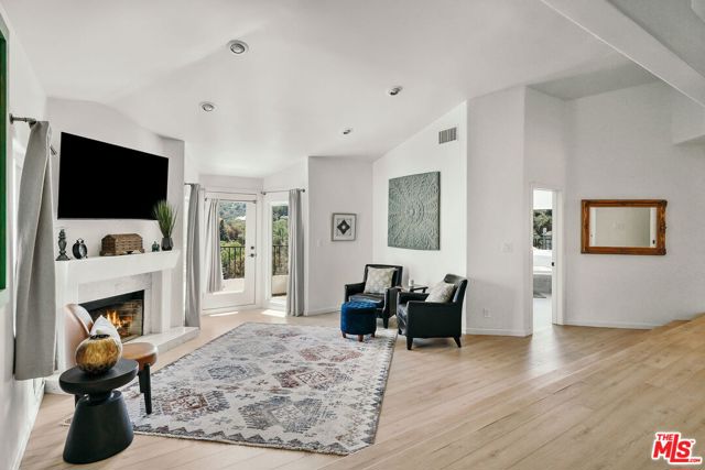3646 Potosi Avenue, Studio City CA: https://media.crmls.org/mediaz/e92b1d19-6c33-4fef-8c90-a9f31527cde0.jpg