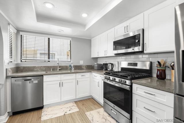 9997 Paseo Montril, San Diego CA: https://media.crmls.org/mediaz/e92b6b1e-2c18-49e5-883e-98f689b4b84e.jpg