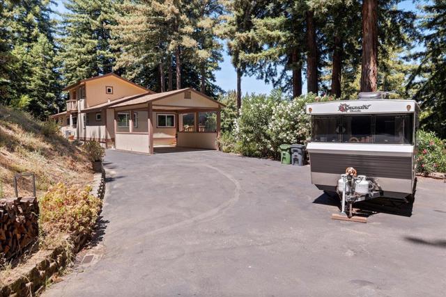 26000 Pierce Road, Los Gatos CA: https://media.crmls.org/mediaz/e92bc798-7469-42b6-9d0d-29867a72ee9f.jpg
