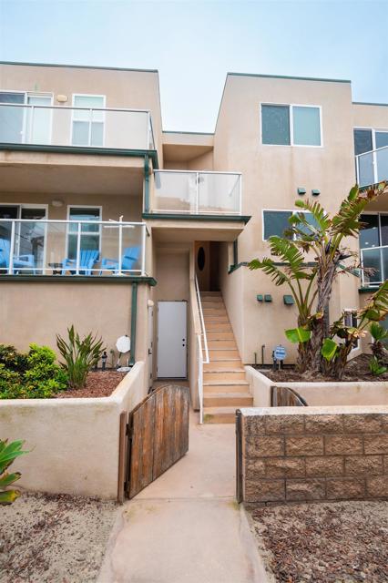 Steps to 3rd floor Penthouse (west side of the triplex)