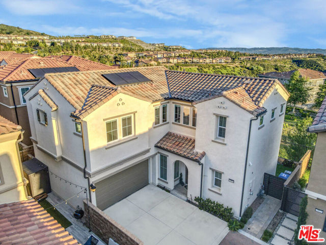 20818 W Bur Oak Circle, Porter Ranch CA: https://media.crmls.org/mediaz/e92d0bfc-617f-4ea4-b4df-51207a0f81e1.jpg