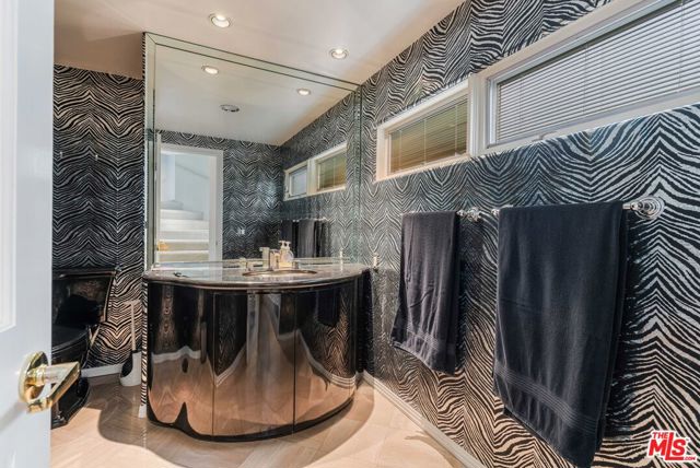 4611 Roma Court, Marina del Rey CA: https://media.crmls.org/mediaz/e92d855b-3dfb-49bd-ad3b-42304438a946.jpg