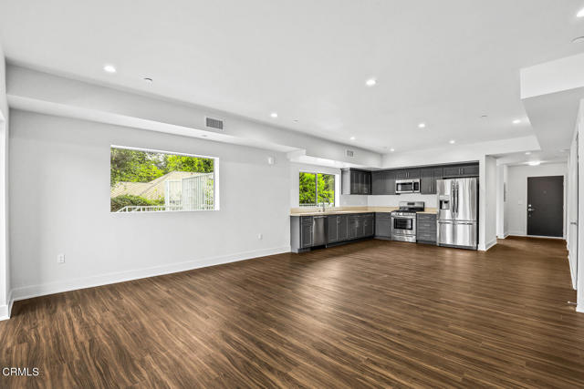 2000 Lake Avenue, Altadena CA: https://media.crmls.org/mediaz/e92da457-0aea-4603-8cb3-275a8d9b2e39.jpg