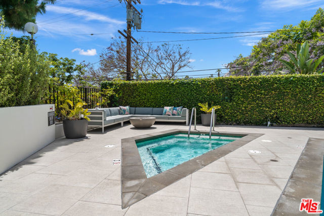 8787 Shoreham Drive, West Hollywood CA: https://media.crmls.org/mediaz/e92dc57d-83a3-4d13-bae8-f916ebcd872b.jpg