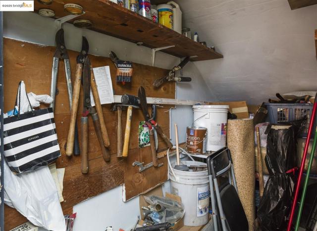 3802 Shafter Ave, Oakland CA: https://media.crmls.org/mediaz/e92de48d-e465-4100-97d8-256c2e679a8c.jpg