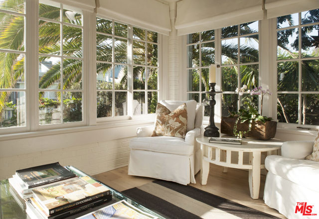 51 27th Avenue, Venice CA: https://media.crmls.org/mediaz/e92e0390-fcc8-4427-840f-4eac400b9d76.jpg