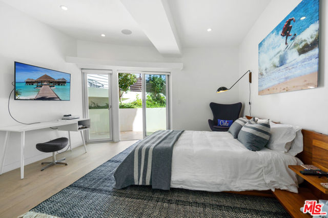 6375 Gayton Place, Malibu CA: https://media.crmls.org/mediaz/e92e0a20-14c3-4735-a56e-03ad6617eddf.jpg