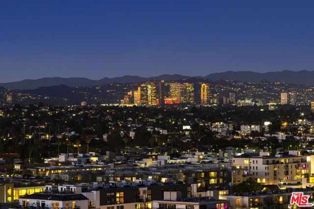 13650 Marina Pointe Drive, Marina del Rey CA: https://media.crmls.org/mediaz/e92edd31-bc39-4046-99ca-b38707de186c.jpg