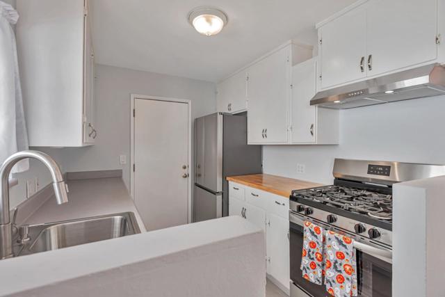 250 San Carlos Avenue, Redwood City CA: https://media.crmls.org/mediaz/e92f0426-7d38-49ae-835c-691fea012731.jpg