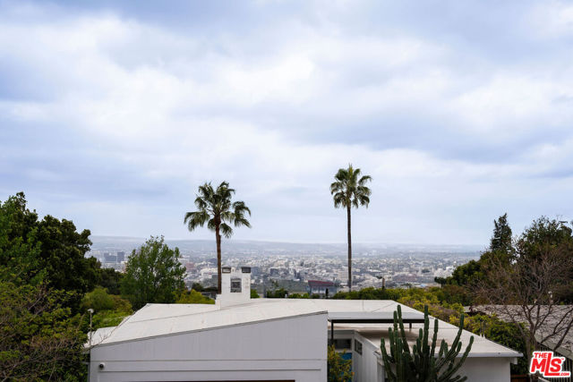 8819 Evanview Drive, Los Angeles CA: https://media.crmls.org/mediaz/e92f2974-5b0d-44ec-8813-cb0e29dcd3a6.jpg