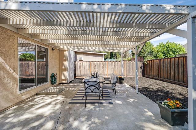 5487 Treeflower Dr, Livermore CA: https://media.crmls.org/mediaz/e92f37c7-22f1-4bb6-9a62-77dc4af59523.jpg