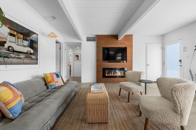 633 S Canon Drive, Palm Springs CA: https://media.crmls.org/mediaz/e92fd3f9-8d32-4199-8af1-a4315e25e23a.jpg