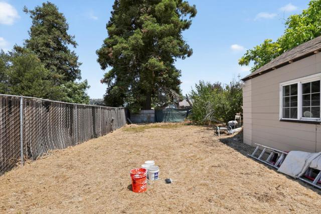 7000 Arthur Street, Oakland CA: https://media.crmls.org/mediaz/e92fe37f-2952-4c97-b153-3dfd9a5e16b6.jpg
