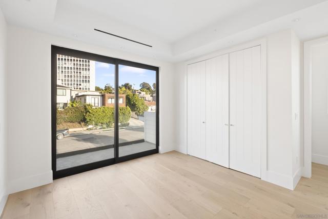 7214 Fay Ave, La Jolla CA: https://media.crmls.org/mediaz/e9301f18-ca5a-4263-b713-34c870ade04c.jpg