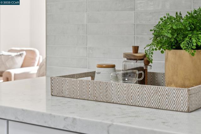 500 Vernon, Oakland CA: https://media.crmls.org/mediaz/e930336b-b79a-462f-962b-63a0061b2e82.jpg