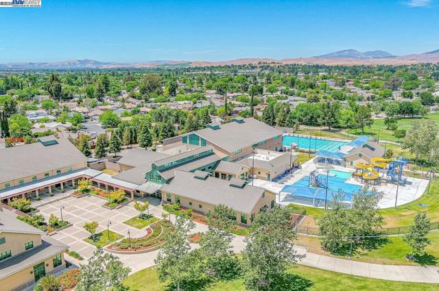 847 Dana Cir, Livermore CA: https://media.crmls.org/mediaz/e93046ea-f338-4c79-b7ec-9739bfebf1f0.jpg