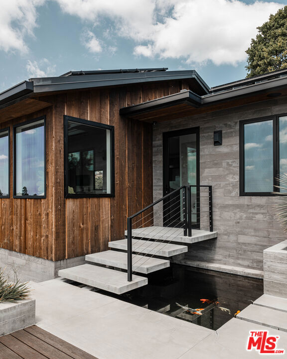 2532 Canyon Oak Dr, Los Angeles CA: https://media.crmls.org/mediaz/e930542f-5550-4ff7-adc6-dc25776f7231.jpg