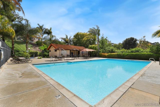 2870 Andover Ave, Carlsbad CA: https://media.crmls.org/mediaz/e930a338-6bf2-497e-8dde-800c552b68ca.jpg
