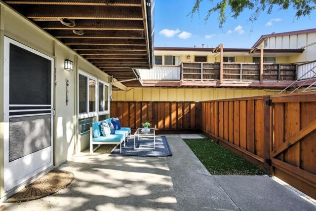 3015 Los Prados Street, San Mateo CA: https://media.crmls.org/mediaz/e931063f-596c-43ee-90e0-7f02a79a4bbc.jpg