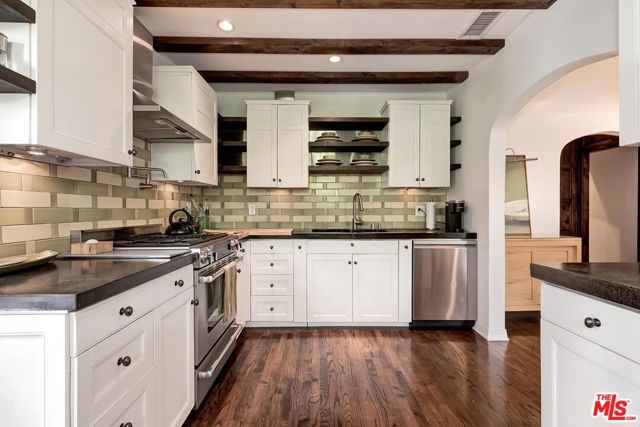 5990 Saturn Street, Los Angeles CA: https://media.crmls.org/mediaz/e9310d7c-fa08-434e-ab22-fc89d9338ca2.jpg