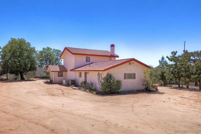 25861 E Old Julian Hwy, Ramona CA: https://media.crmls.org/mediaz/e931563e-f8a2-4073-bec3-701bf1abdbc0.jpg