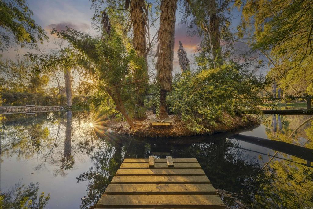 https://media.crmls.org/mediaz/e932087d-b53f-4217-91d4-0f475e4ab95b.jpg?preset=X-Large