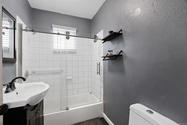 Detail Gallery Image 15 of 34 For 10517 S Normandie Ave., Los Angeles,  CA 90044 - 3 Beds | 1/1 Baths