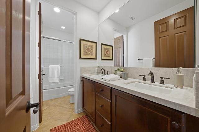 48224 Big Horn Drive, La Quinta CA: https://media.crmls.org/mediaz/e9331ae6-acd0-46b7-9f27-e6eb69f649cc.jpg