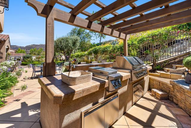 17075 San Antonio Rose Ct, San Diego CA: https://media.crmls.org/mediaz/e9333eea-25a3-475e-baa6-98afbc303293.jpg