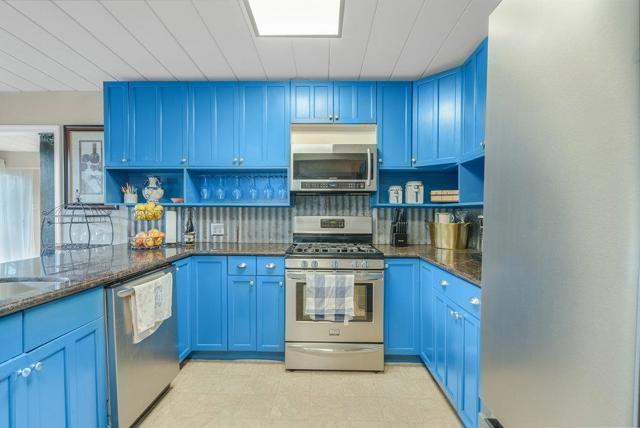 6881 F Street, Tres Pinos CA: https://media.crmls.org/mediaz/e93352a5-7e49-4f97-81a7-f05d10e583c5.jpg