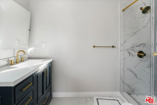 314 S Glenroy Avenue, Los Angeles CA: https://media.crmls.org/mediaz/e9336a5c-996a-4a63-8c97-4e3a8490ca7a.jpg